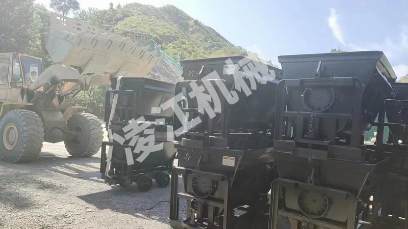 翻斗式礦車